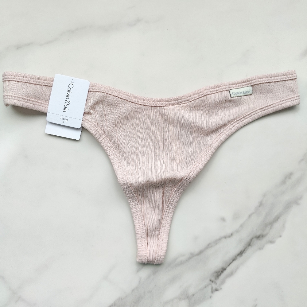 NWT CALVIN KLEIN RIBBED THONG PANTY IN BARELY PINK SIZE EXTRA LARGE